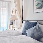 Chez Muna & Lucien Тун