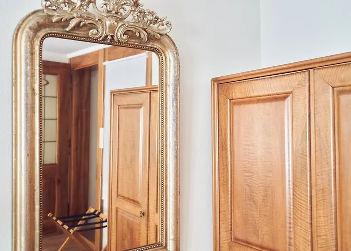 Chez Muna & Lucien Тун